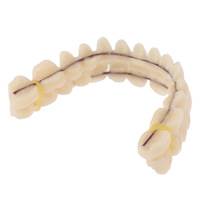 Couvre-dents cosmétique naturel OEM Snap on Silicone Perfect Smile Facettes Dents Outil de beauté supérieur Fausses dents pour hommes et femmes