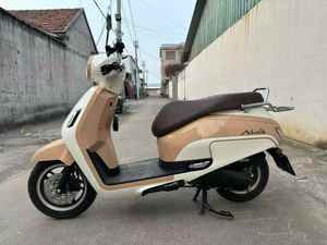Moto d'occasion Honda Xiaola <span class=keywords><strong>125</strong></span> ABS, <span class=keywords><strong>scooter</strong></span> à essence monocylindre rétro refroidi par air avec CBS pour les trajets urbains - Product Image 3