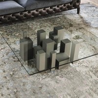 Table basse de style italien haut de gamme, de forme carrée, en verre trempé, un objet de luxe léger et design pour les villas