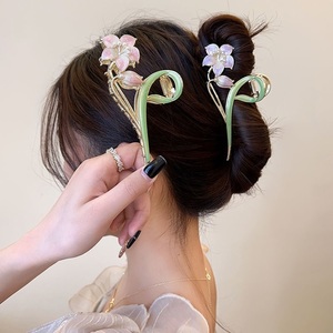Mode femmes requin épingle à cheveux goutte à goutte huile lys fleur alliage cheveux griffes filles dos tête <span class=keywords><strong>queue</strong></span> <span class=keywords><strong>de</strong></span> <span class=keywords><strong>cheval</strong></span> mâchoire Clips - Product Image 1
