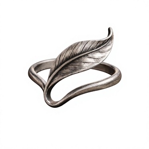Bague en argent 925 au design minimaliste en forme de feuille, unisexe, à porter tous les jours, bijoux à motif végétal - Product Image 1