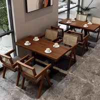 Ensemble table et chaises de salle à manger décontractées en rotin tressé en bois massif, style moderne minimaliste inspiré du Wabi-Sabi, mobilier de restaurant