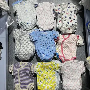ملابس أطفال متنوعة للأطفال حديثي الولادة مثلث قصير الأكمام قطعة واحدة رومبير مع العديد من الألوان