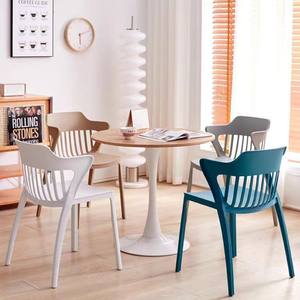 Silla de Comedor con Respaldo de Plástico, Diseño Moderno para Hogar, Oficina, Restaurante, Tamaño Adulto - Product Image 1