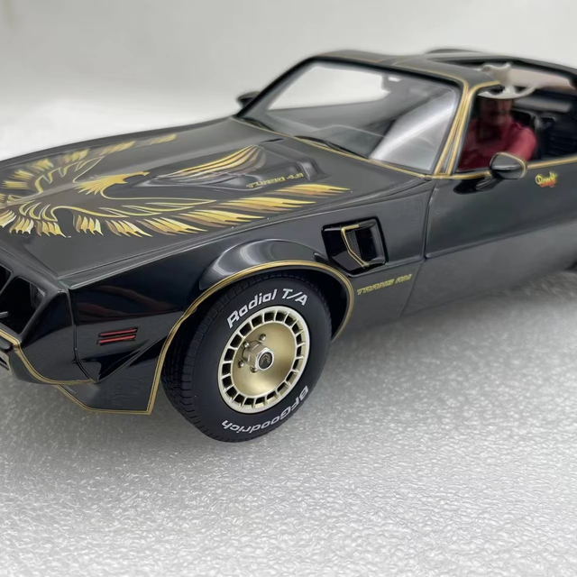 OEM Custom Design High Detail Realistic Limited Edition 1/8 Scale Model Cars Kit China Manufacturer