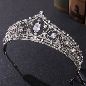 Accesorio para el Cabello con Corona de Aleación y Diamantes de Imitación, Estilo Europeo Americano, Nuevo Lanzamiento, Joyería Popular para Novias, Regalo de Cumpleaños - Product Image 1