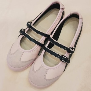Zapatos Mary Jane plateados de lujo ligeros para mujer, con doble botón, diseño inspirado en el ballet con ribete de encaje, suela plana, estilo casual. - Product Image 1