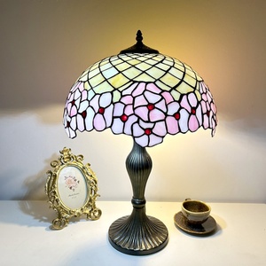 Lámpara de Mesa LED LongHuiJing de 16 Pulgadas con Domo AC E26, Estilo Mediterráneo Simple con Vidrio de Colores y Flores de Cerezo, Flexible, para Sala de Estar - Product Image 4