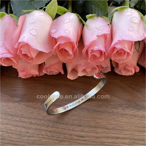 Brazalete de acero inoxidable para mujer, joyería inspiradora con mensaje personalizado, grabado con alas <span class=keywords><strong>Brave</strong></span> - Product Image 5