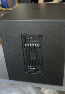 Sistema de sonido amplificado de frecuencia completa de doce pulgadas con gabinete grande y sonido estéreo envolvente, con conector de señal XLR para bares interiores y actuaciones en vivo. - Product Image 3