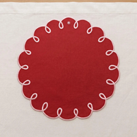 Sets de table brodés en lin pur 100% de différentes couleurs, ronds et festonnés, pour une mise en place de table chic