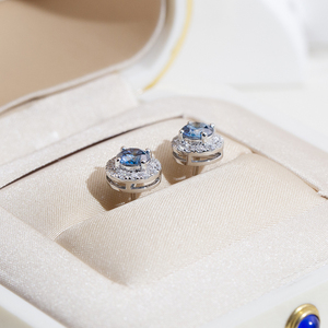 Pendientes de diamantes azules redondos de oro blanco de 9 quilates Messi Jewelry MSE-935 para mujer - Product Image 1