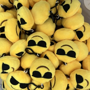 Vente en gros de porte-clés en peluche unisexe de la marque KUBIXION, pendentif, expression QQ, mignon, 6 cm, rembourrage en coton PP, logo personnalisable, super doux - Product Image 2