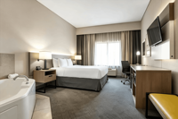 Meubles d'hôtel haut de gamme Country Inn & Suites by Radisson pour projets hôteliers : Canapé, Chaise, Table