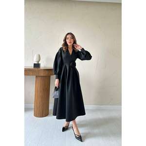 Robe de cocktail noire en scuba coupe trapèze avec ceinture à nouer et manches bouffantes en tissu crêpe anti-plis - Product Image 4