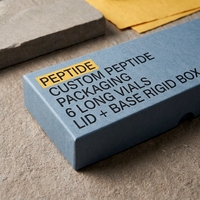 Boîte rigide personnalisée avec couvercle et base bleus pour 7 flacons de peptides, impression offset sur éponge