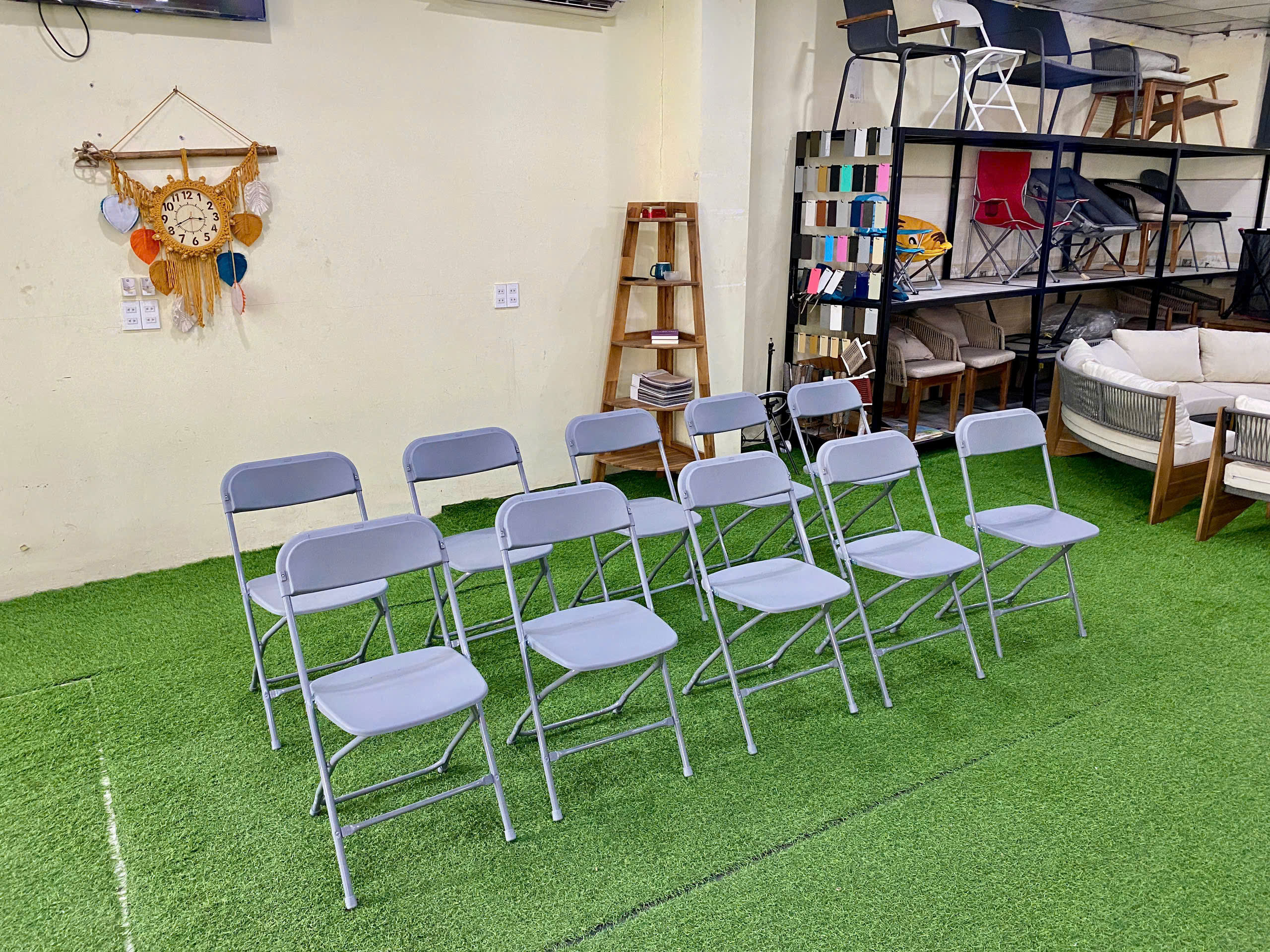 สีเทาเข้ม