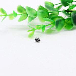Cuentas espaciadoras negras con patrón vintage Yunnique de 5.0-4.0 mm, cilíndricas de acero inoxidable para la fabricación de pulseras - Product Image 3