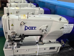 Máquina de coser industrial computarizada DT-1790 para ojales rectos, de poste, puntada de seguridad, aguja única, manual, nueva - Product Image 2