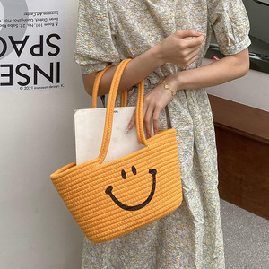 Sac fourre-tout tissé en coton avec visage souriant, forme boulette, broderie, usage quotidien, été 2022 - Product Image 2