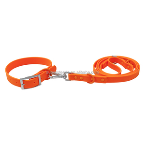Elegante <span class=keywords><strong>collar</strong></span> de perro impermeable de alta calidad y conjunto de correa Correas de PVC suave al tacto con gancho de hebilla de aleación de zinc OEM personalizado - Product Image 1