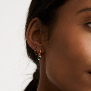 ต่างหูแบบห่วงเล็กประดับคริ<span class=keywords><strong>ส</strong></span>ตัลสีเขียวทองคลา<span class=keywords><strong>ส</strong></span><span class=keywords><strong>ส</strong></span>ิก ทำจากสแตนเลส<span class=keywords><strong>ส</strong></span>ตีลปลอดสารก่อภู<span class=keywords><strong>ม</strong></span>ิ<span class=keywords><strong>แพ</strong></span>้ เห<span class=keywords><strong>ม</strong></span>าะ<span class=keywords><strong>ส</strong></span>ำหรับใ<span class=keywords><strong>ส</strong></span>่ทุกวันและเป็นของขวัญ - Product Image 6