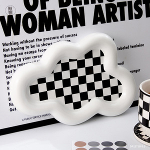 Bandeja de Cerámica Personalizada con Forma Irregular y Patrón de Tablero de Ajedrez de 25 cm, Plato Decorativo para Café y Té de Hotel DP1371B-9.5 - Product Image 5
