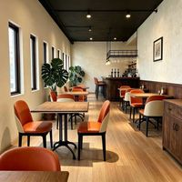 Chaises de salle à manger pliantes en cuir personnalisables OEM ODM, 4 places, ensemble de table en bois de noyer de luxe pour restaurant et bar