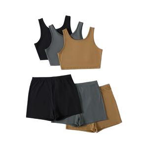 Ensemble deux pièces pour femmes, haut court et short, sans manches, coupe ajustée, vêtements d'été personnalisables - Product Image 1