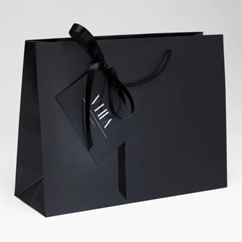 مخصص شعار العلامة التجارية الفاخرة الأسود ورقة الملابس التعبئة والتغليف التسوق تعزيز شنطة هدايا الطباعة