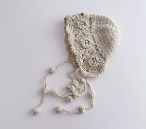 Chapeau de pêcheur en crochet floral Chapeau de seau au crochet tricoté d'hiver pour princesse fille Chapeau tricoté avec glands Couvre-oreilles - Product Image 3