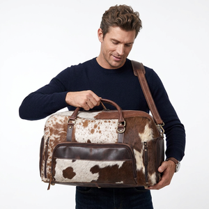 FAZMAX Bolsa de viaje de cuero de vaca, forma rectangular, cierre con cremallera, múltiples compartimentos, bolsa de viaje unisex, color marrón y blanco - Product Image 1