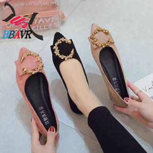 Zapatos Planos de Mujer con Punta Puntiaguda y Decoración Metálica Dorada, Ligeros para Exteriores - Product Image 1