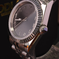 Montres automatiques mécaniques à mouvement NH35 avec boîtier en cristal saphir de style professionnel tendance à vendre