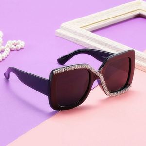 Gafas de Sol Cuadradas Vintage de Lujo con Logotipo Personalizado, Venta al Por Mayor de Fábrica, Gafas de Sol de Diamantes Extra Grandes con Protección UV400 para Mujer - Product Image 6