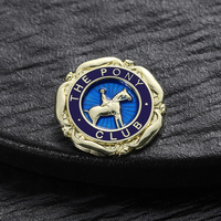 Broche de créateur plaquée or avec logo émaillé en alliage de zinc, broches de luxe pour femmes avec carte de sélection