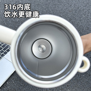 Insulated Water Bottle 304 Stainless Steel Large Capacity Portable Thermos For Students With Straw - Product Image 1