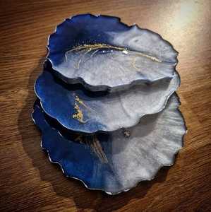 Sous-verre en résine artistique avec finition artisanale de haute qualité et design élégant, idéal pour les boissons chaudes et froides et l'utilisation quotidienne sur la table - Product Image 1