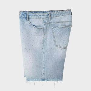Shorts en jean pour hommes de haute qualité, personnalisés, entièrement ornés de strass, délavés au soleil, avec bordure brute et décoration de trous, sans avis - Product Image 4