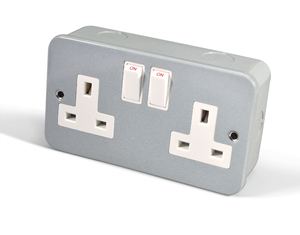 Interrupteur mural et boîtier de prise en métal double électrique 13A standard UK/EU vente en gros - Product Image 1