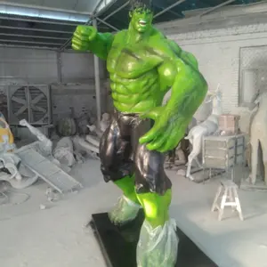 Individuelle Outdoor-Dekoration berühmte Superhelden-Film-Actionfiguren Muskel-Mensch aus Fiberglas in Lebensgröße Hulk-Statue Resin-Skulptur zu verkaufen