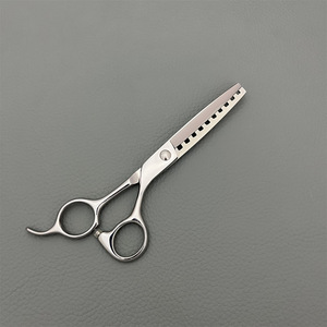 Tijeras de Entresacar Profesionales de 6 Pulgadas con Diseño Espigado, de Acero Inoxidable, para Uso en Salones de Belleza (Para Diestros) - Product Image 2