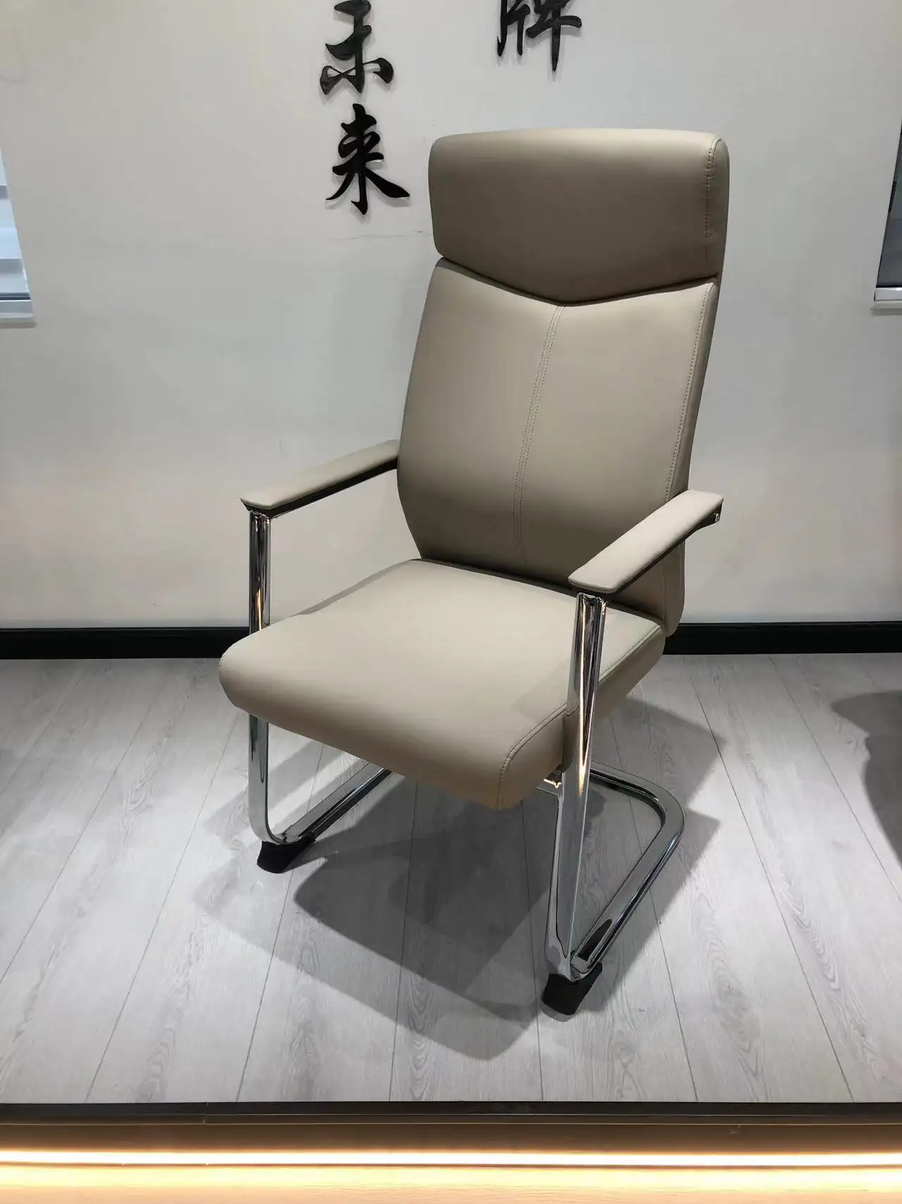 Poltrona de escritório moderna e moderna com função retrátil e dobrável Cadeira de sofá com design de massagem