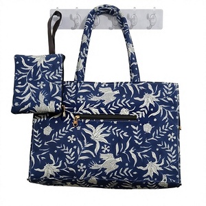 Sac fourre-tout léger en coton indien imprimé à la main pour femme, sac à bandoulière tendance avec fermeture magnétique, idéal pour l'été et le shopping - Product Image 1