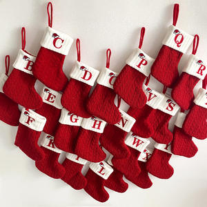 Chaussettes de Noël à rayures rouges classiques Chaussettes de Noël tricotées Décoration de pendentif de Noël festif - Product Image 1