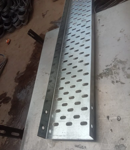 Bac à câbles perforé en acier inoxydable avec construction robuste résistante à la corrosion, conception durable pour une gestion sécurisée des câbles - Product Image 2