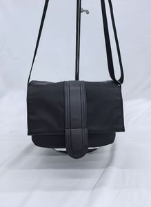 Sac bandoulière en nylon imperméable et durable, petit sac messager pour hommes, sac à bandoulière urbain fonctionnel, OEM/ODM - Product Image 6