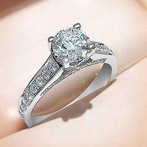 Anello di fidanzamento da donna in oro bianco F1338 con diamante rotondo taglio brillante colore G naturale - Product Image 1