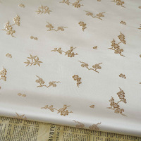 Tissu Jacquard en Satin Beige Motif Fleur de Prunier, Tissu en Soie Teint en Fil à Chute Douce, Tissu Jacquard pour Qipao, Hanfu, Camisole et Vêtements