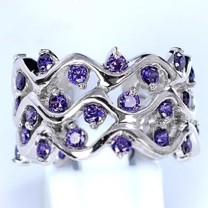 Anello con linea ondulata viola per donna, elegante e romantico gioiello da dito - Product Image 1
